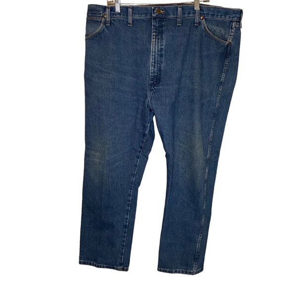 Wrangler Straight leg Jeans Men Size 44 x 30 Distressed Blue Wash Casual Pockets - Picture 1 of 9